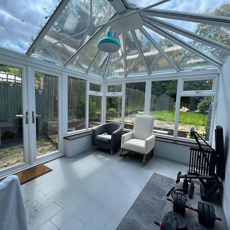 Beautiful Conservatory Home Loughton  Esterno foto